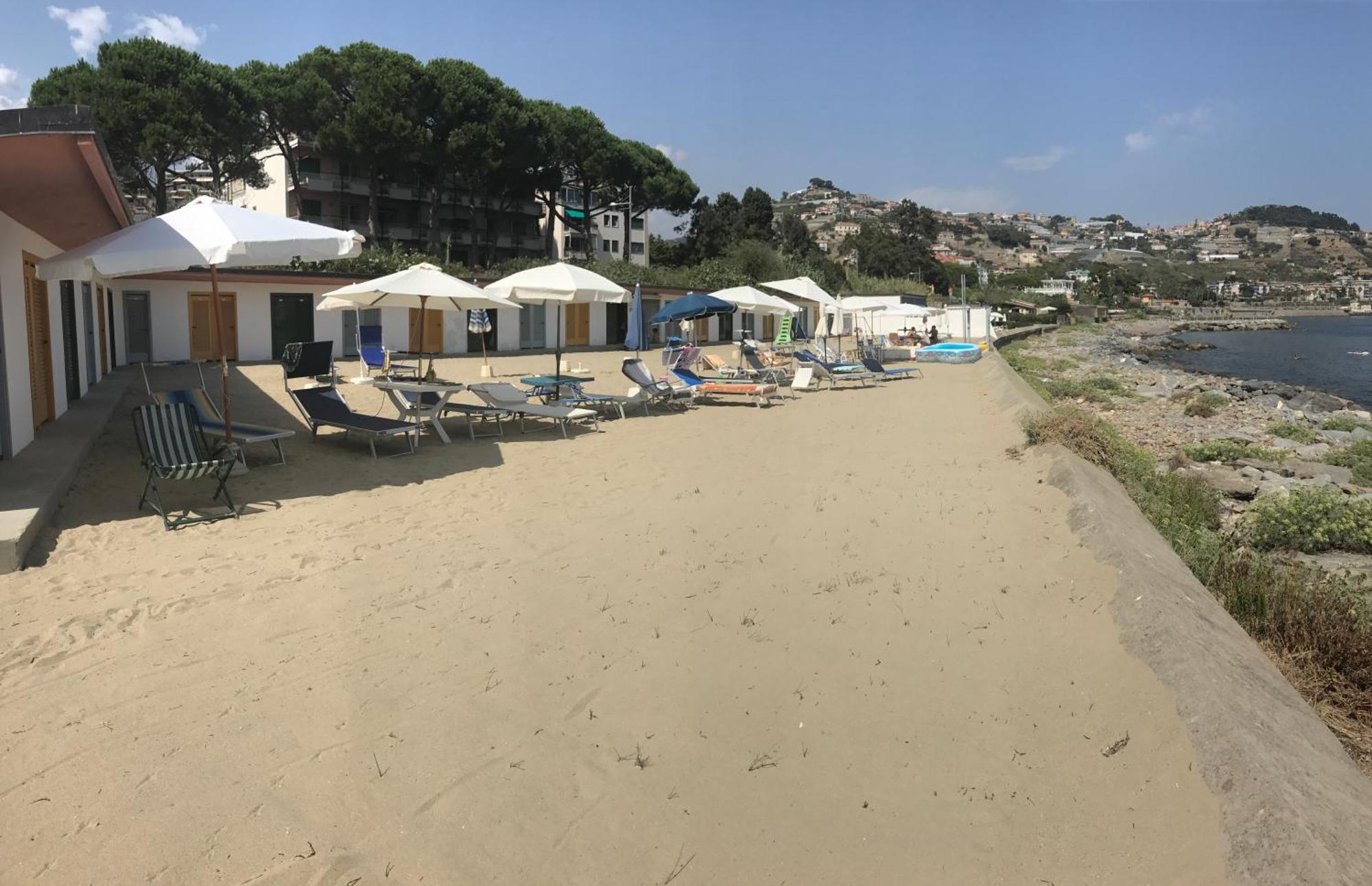 Tirrenia Beach House - Sea Front With Private Beach Sanremo Exterior foto